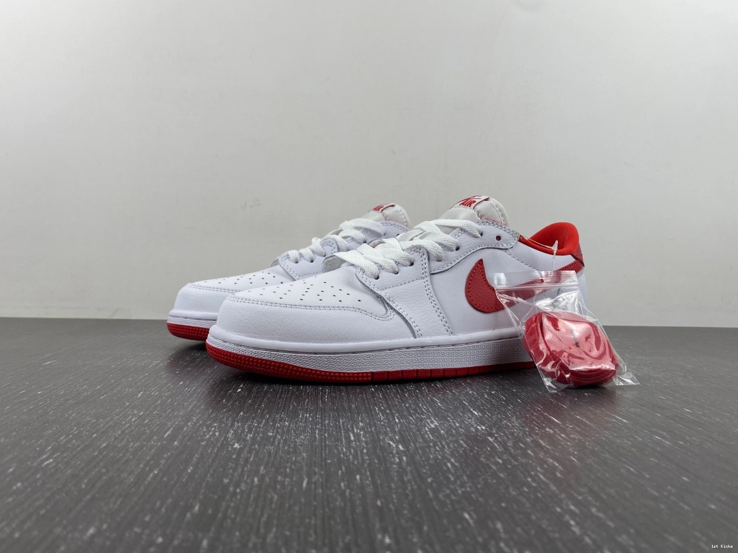 Jordan Red OG Low 1 CZ0790-161 University Air 0514